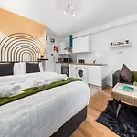 Modern Gem Brixton Centre Cozy & Comfort Charis City Studio