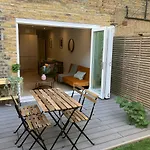 Spectacular 2 Bed Apartment With Lovely Terrace - 1 The Southwell