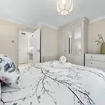 Tranquil 2 Bedroom Apartment Close To St. Paul\'S Cathedral