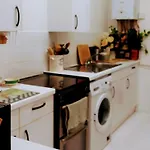 Centrel To London Single Bed Room Quiet Home With Host And Breakfast
