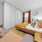 Lavish 3 Bedroom Flat In Mayfair London Hy4