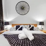 Lavish 3 Bedroom Flat In Mayfair London Hy4