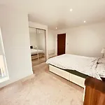 Morden 1 Bed Flat, Napier House, Bromyard Ave
