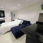 Stylish Maida Vale Modern Apt