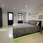 Stylish Maida Vale Modern Apt
