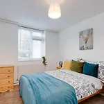Lovely 3Bed Split Level Flat With Outside Space