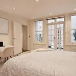 Hyde Park Luxury Two-Bedroom Apartment With Patio