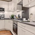 Hyde Park Luxury Two-Bedroom Apartment With Patio