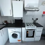 Self Contained 2 Bedroom Flat In Southwark