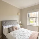 Beaufort Gardens Apartment In Knightsbridge