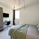 Chic 5-Br, All Ensuites With Tvs