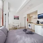 Charming Flat In Shepherds Bush