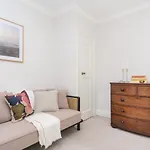 Beautifully Presented Centrally Located Studio Apartment