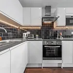 2 Bedroom Flat In Central London Bp65