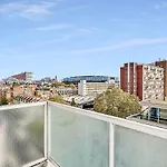 City Relay Radiant Chelsea Flat With City View
