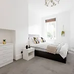 Spacious Apt In Central London