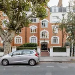 Spacious Apt In Central London