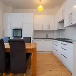 Comfortable 2 Bedroom Apartment In Tooting