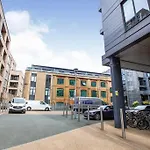 Cosy Spacious Studio Flat Stratford / Bow