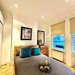 Alluring 2-Bed, 2-Bath Flat On High Street Kensington, Near Kensington Palace