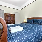 Peaceful 2-Bedroom Flat Near Queens Park Station