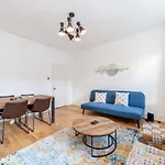 Period Victorian Abode In Idyllic Kings Cross