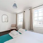 Period Victorian Abode In Idyllic Kings Cross