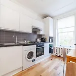Period Victorian Abode In Idyllic Kings Cross