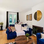 Boutique Shepherds Bush Abode- Garden- Sleeps 12