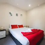 Pass The Keys Cosy Elegant Shepherds Bush Flat