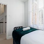 Beautiful 4 Bedroom House Near Paddington Station