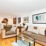 Immaculate 2Br Flat, Greenwich, 2 Min Maze Hill St