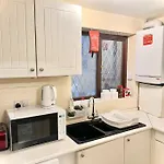 Cosy 2 Bedroom Detached House In Central London