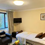 Cosy 2 Bedroom Detached House In Central London