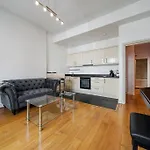 One-Bedroom Apartment In Queen\'S Park