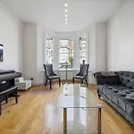 One-Bedroom Apartment In Queen\'S Park