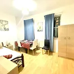 Lovely 3 Bedroom Property Next To Paddington Station Central London