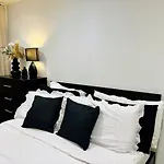 Canary Luxury Modern 1 Bedroom Apartment