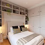 The Earl\'S Court Space - Modern 2Bdr Flat With Terrace + Parking