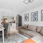 Little Venice Garden Apartment