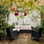 Little Venice Garden Apartment
