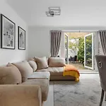 Little Venice Garden Apartment