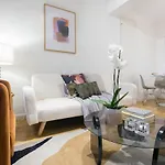 Perfectly Located 1 Bed Apartment Above Tube Station