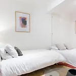 Perfectly Located 1 Bed Apartment Above Tube Station