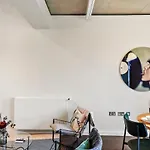 1 Bed Executive Apartment Near Kings Cross & Camden Free Wifi By City Stay Aparts London