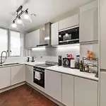 1 Bed Executive Apartment Near Kings Cross & Camden Free Wifi By City Stay Aparts London