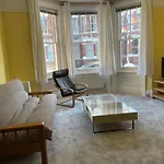 1 Bedroom Apartment In The Heart Of West London
