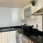 Canary Luxury Modern 1 Bedroom Apartment