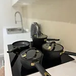 Modern 2Bd Apartment