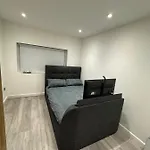 Modern 2Bd Apartment
